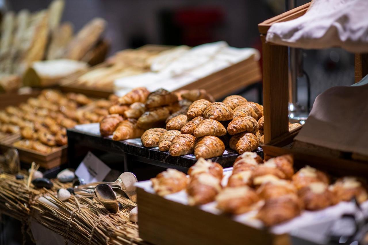 The Ritz-Carlton Abu Dhabi, Grand Canal Eksteriør bilde Panellets