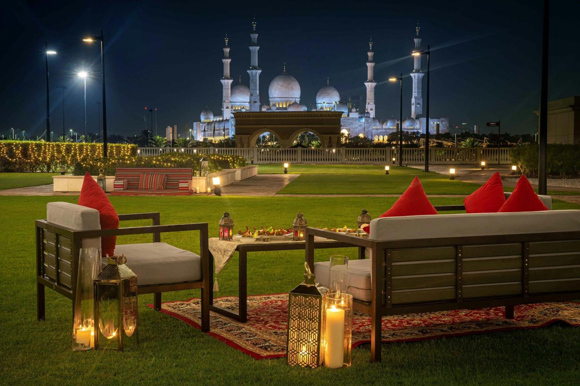 The Ritz-Carlton Abu Dhabi, Grand Canal Eksteriør bilde The Palace Downtown Dubai