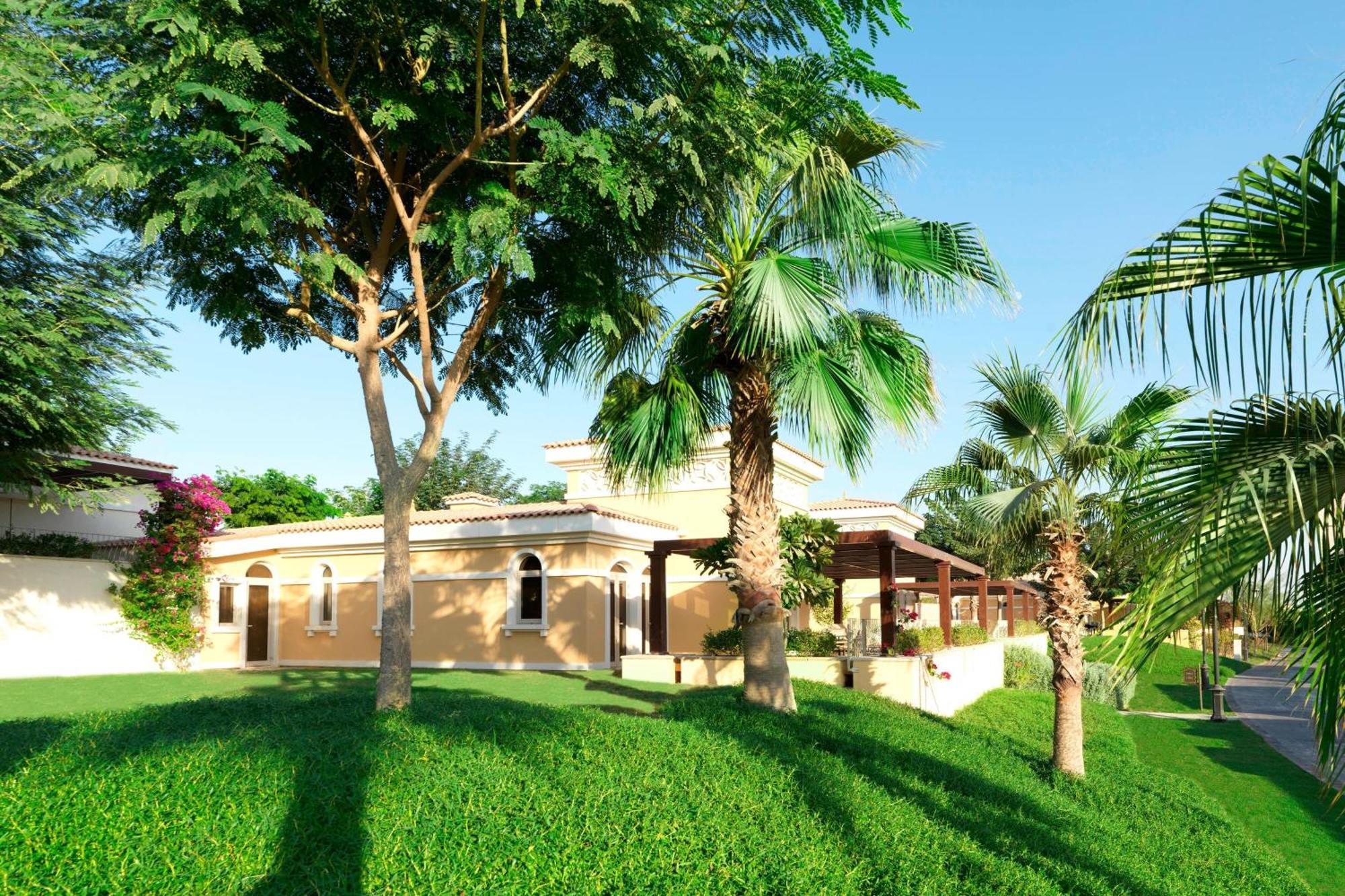 The Ritz-Carlton Abu Dhabi, Grand Canal Eksteriør bilde Residential villa in Al Reef