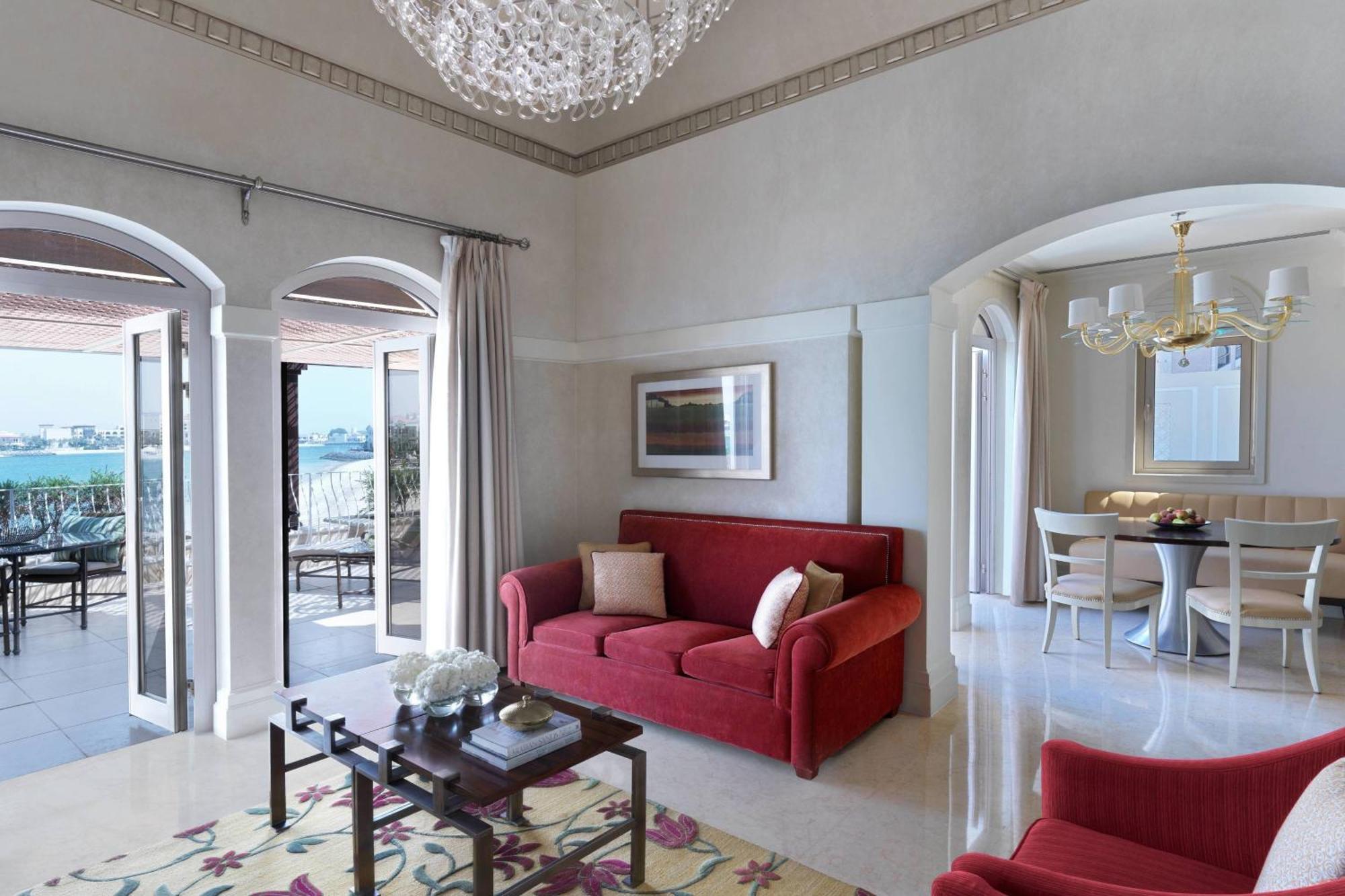 The Ritz-Carlton Abu Dhabi, Grand Canal Eksteriør bilde A suite at the Four Seasons Hotel