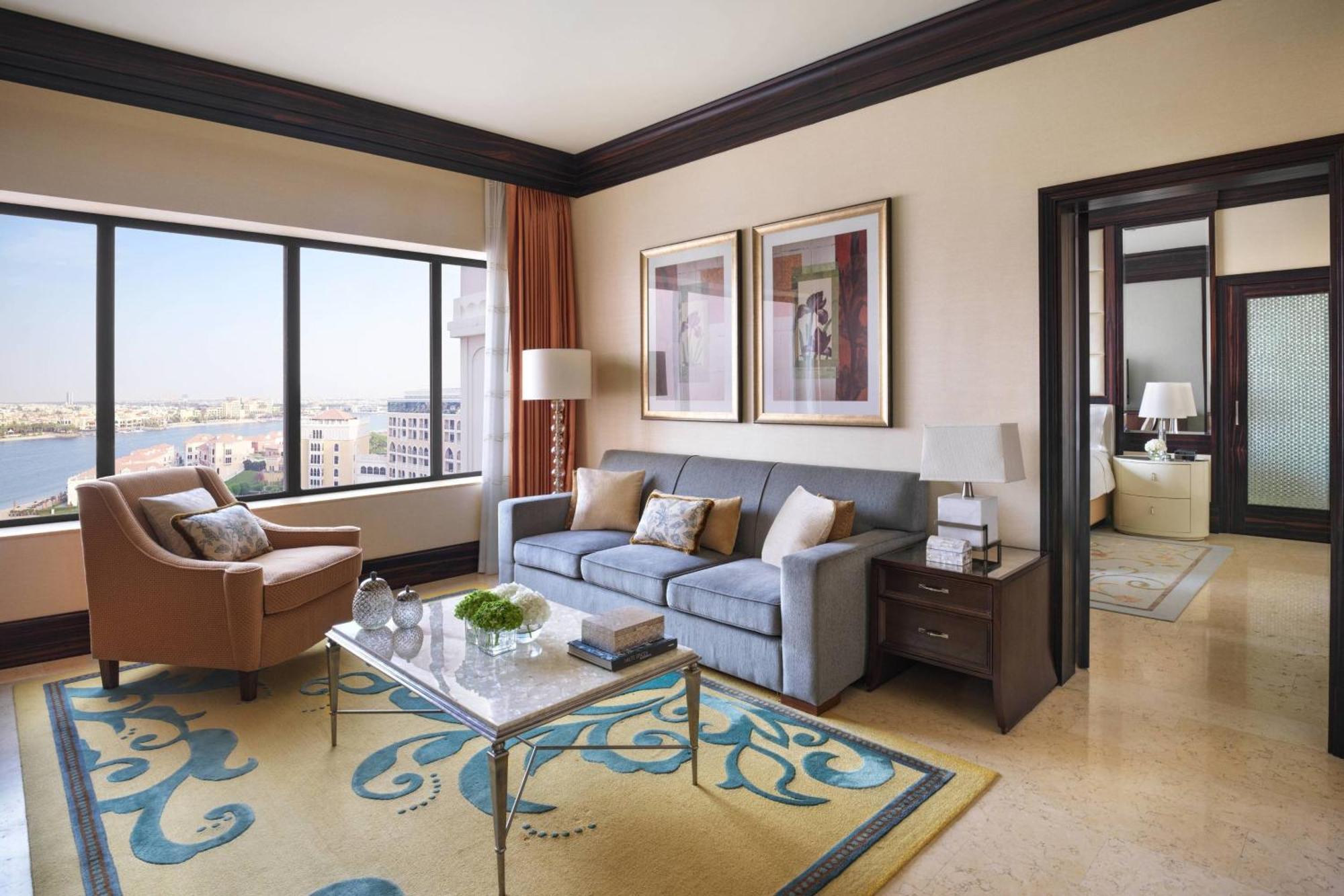 The Ritz-Carlton Abu Dhabi, Grand Canal Eksteriør bilde A living room at the Four Seasons Hotel
