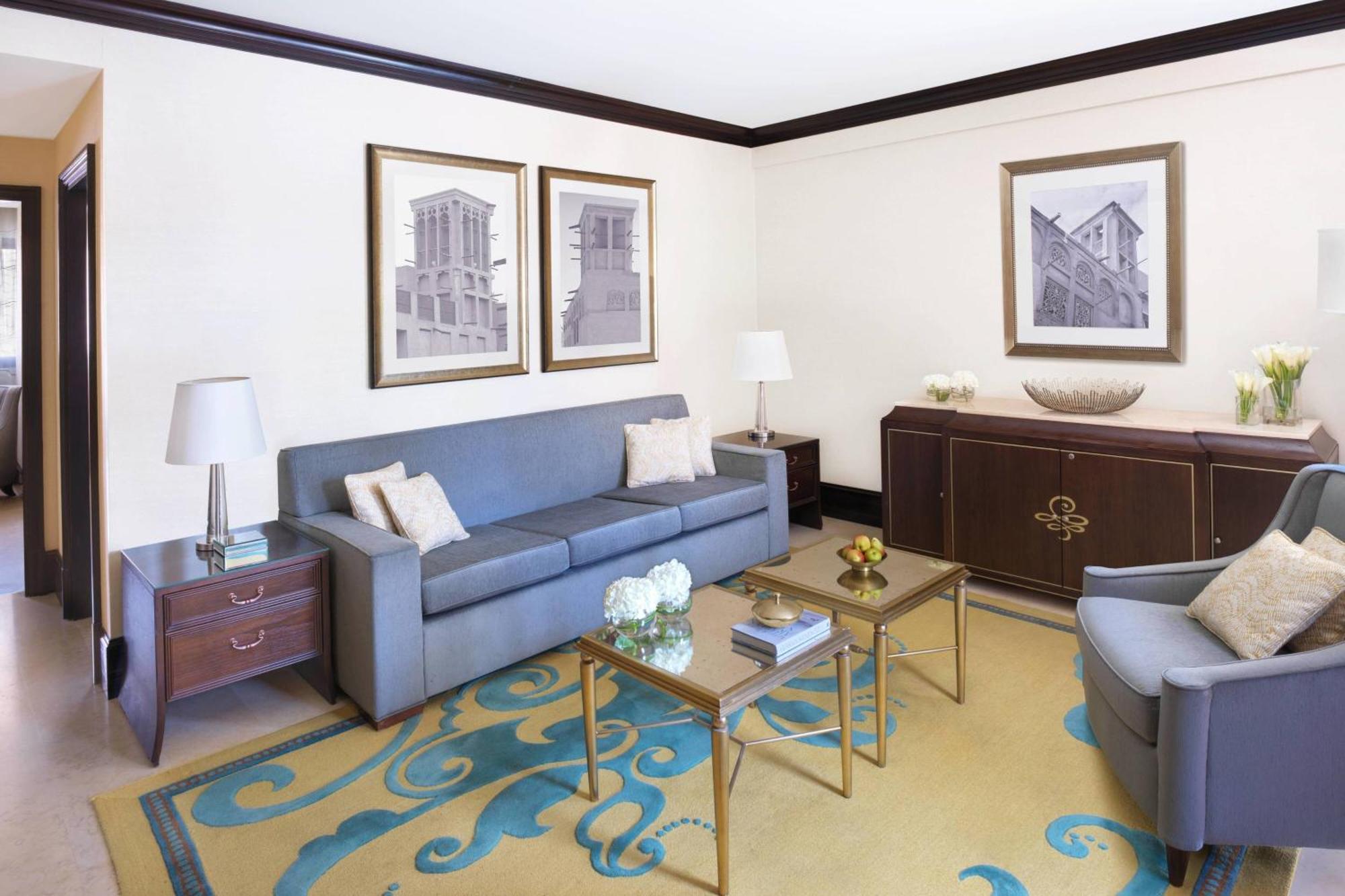 The Ritz-Carlton Abu Dhabi, Grand Canal Eksteriør bilde A living room at the Ritz-Carlton, Boston